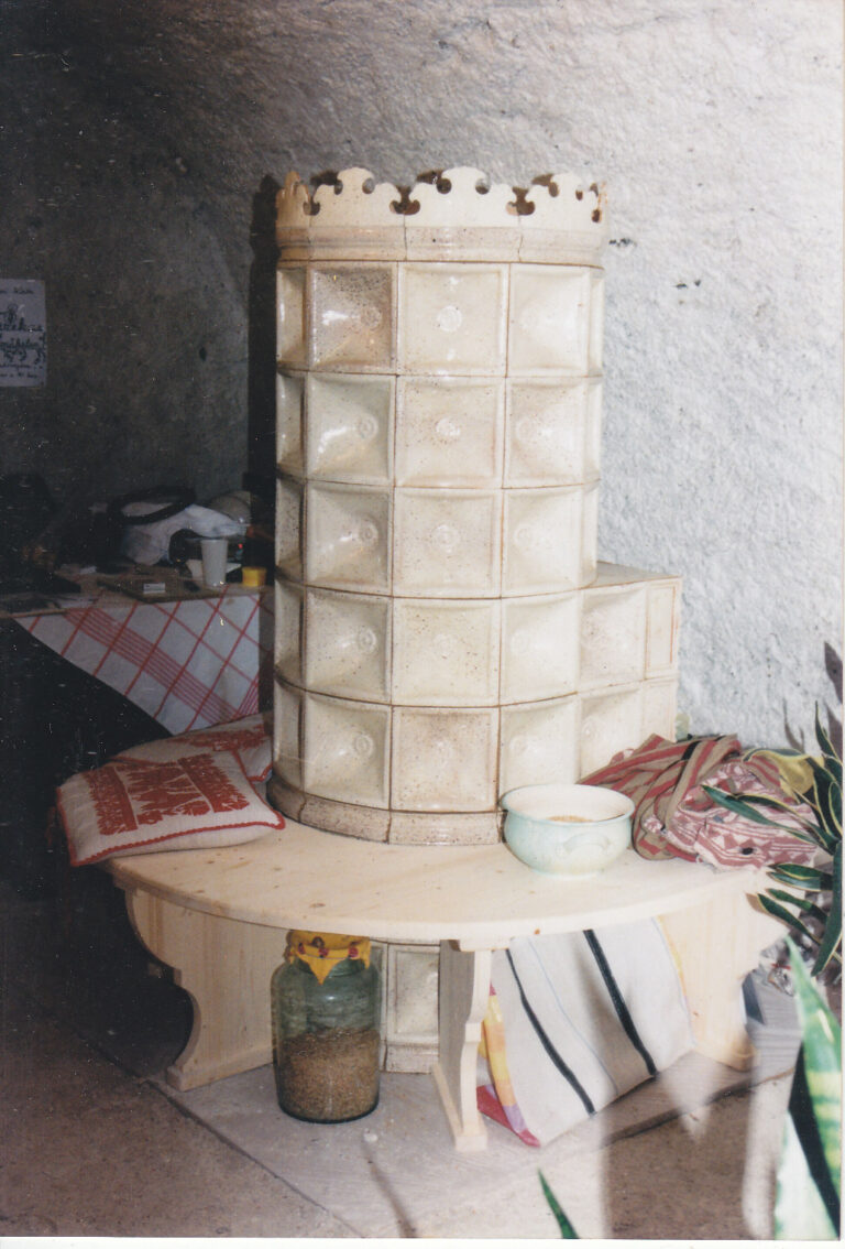Hengeres szemeskályha – Kapolcs